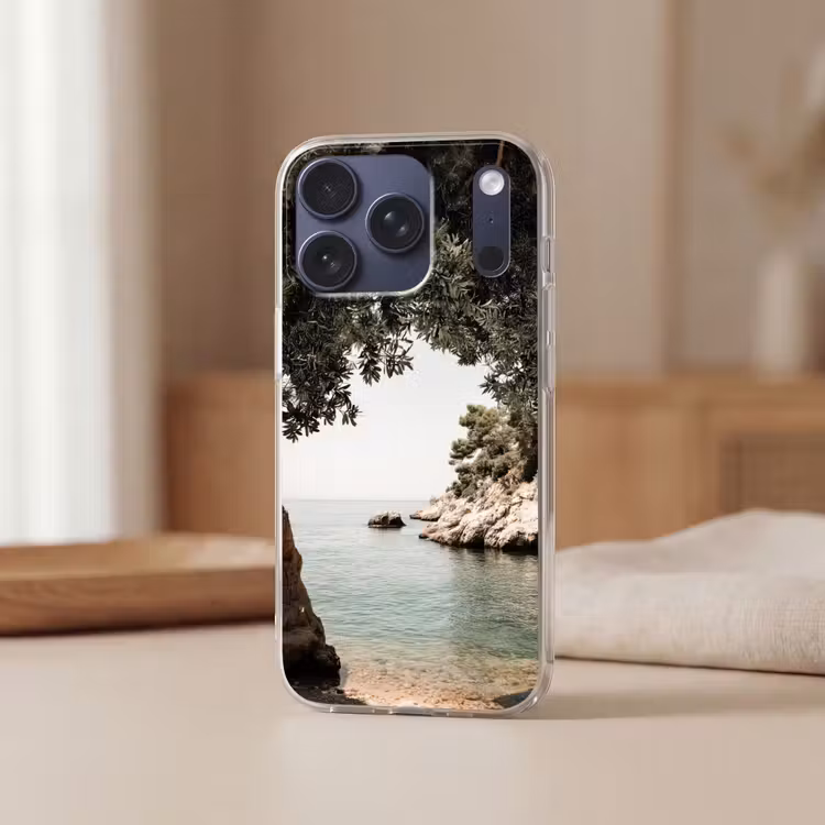Rotsen - Zee - Boom - Groen Telefoonhoesje iPhone 17 Pro klein -sfeer2