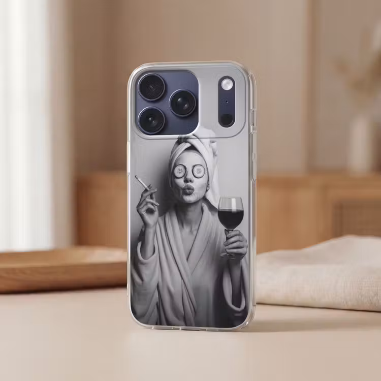 Vrouw - Masker - Wijn - Sigaret Telefoonhoesje iPhone 17 Pro klein -sfeer2