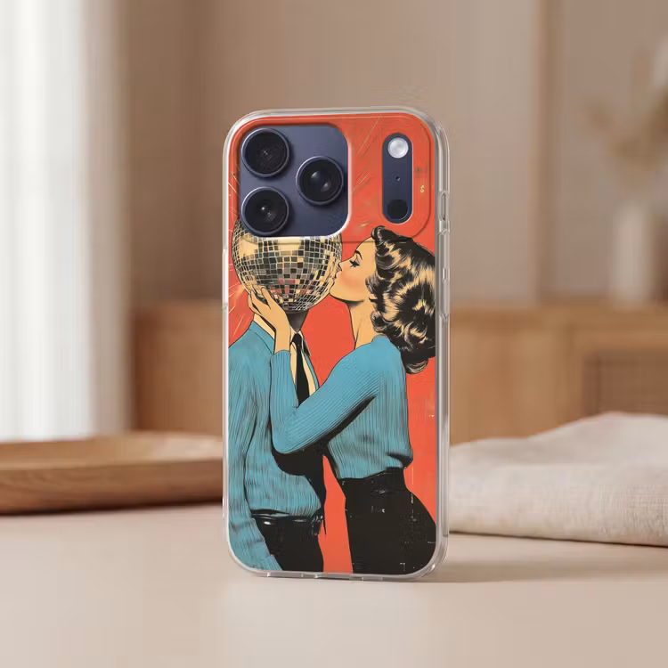 Vrouw - Retro - Discobal - Kus Telefoonhoesje iPhone 17 Pro klein -sfeer2