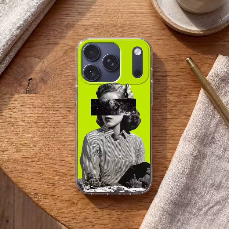 Vrouw - Sterrenhemel - Groen Telefoonhoesje iPhone 17 Pro klein -sfeer1