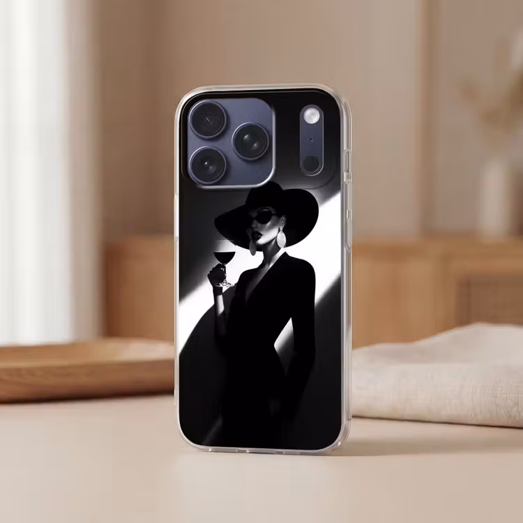 Vrouw - Wijn - Chic Telefoonhoesje iPhone 17 Pro klein -sfeer2