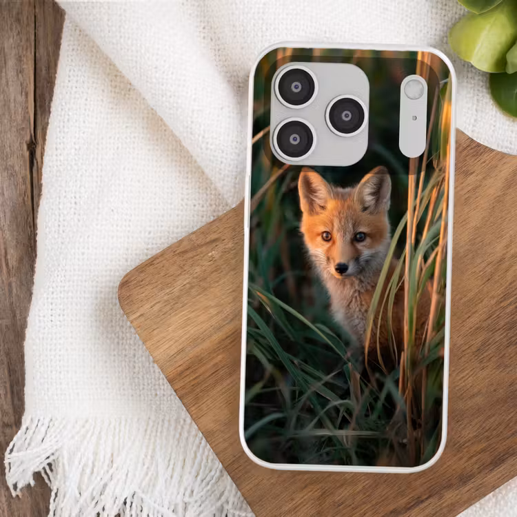 Vos - Oranje - Gras Telefoonhoesje iPhone 17 Pro klein -sfeer1