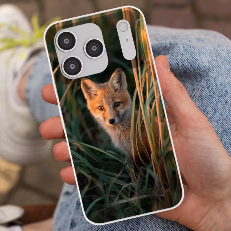 Vos - Oranje - Gras Telefoonhoesje iPhone 17 Pro klein -sfeer2