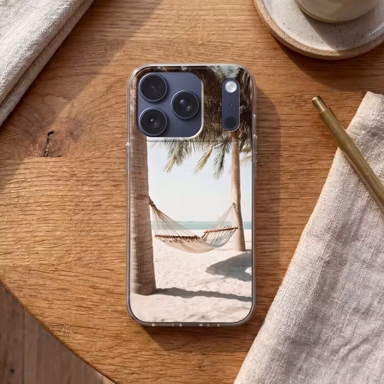 Hangmat - Palmbomen - Strand - Zee Telefoonhoesje iPhone 17 Pro klein -sfeer1