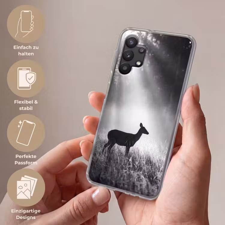 Hert - Bos - Zonnestralen - Zwart-wit - Natuur Telefoonhoesje Samsung Galaxy A32 5G klein -sfeer3_DE
