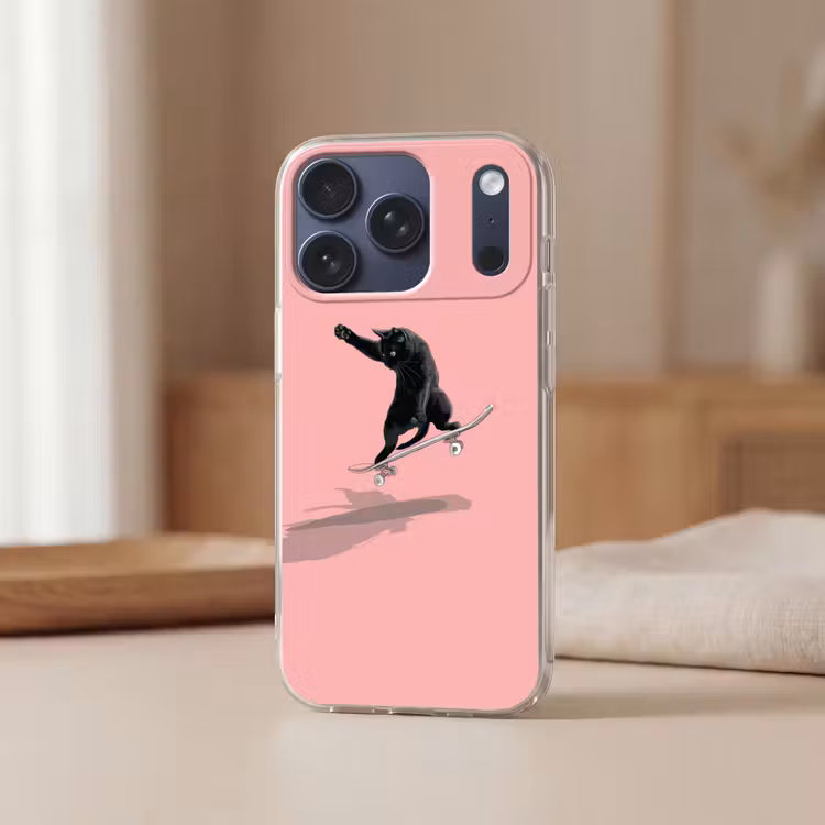 Kat - Skateboard - Roze Telefoonhoesje iPhone 17 Pro klein -sfeer2