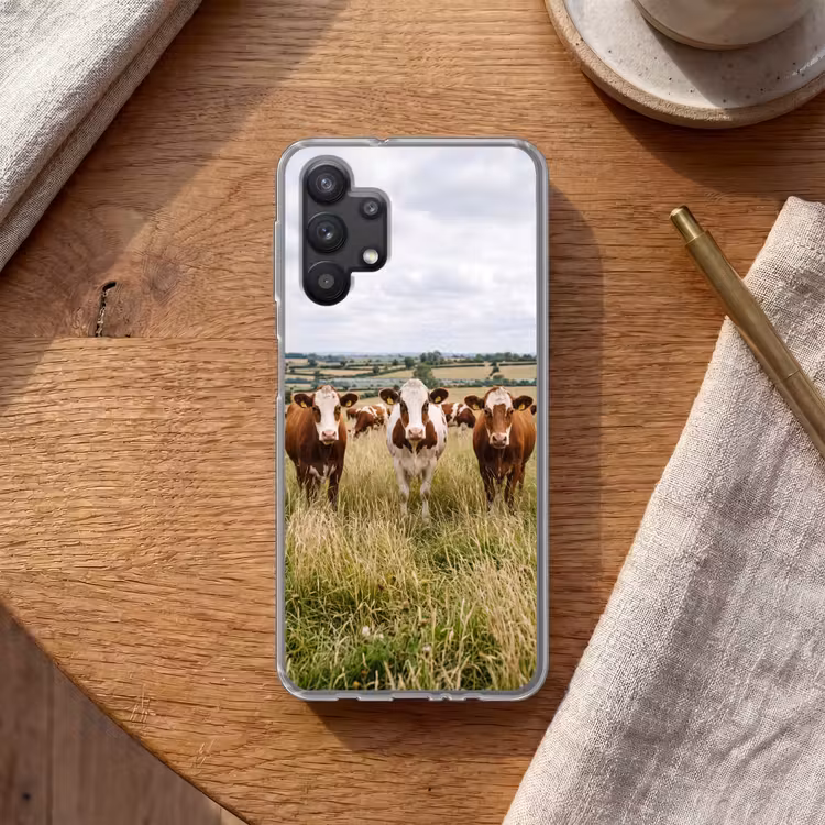 Koeien - Portret - Weide - Boerderij - Nieuwsgierig Telefoonhoesje Samsung Galaxy A32 5G klein -sfeer1