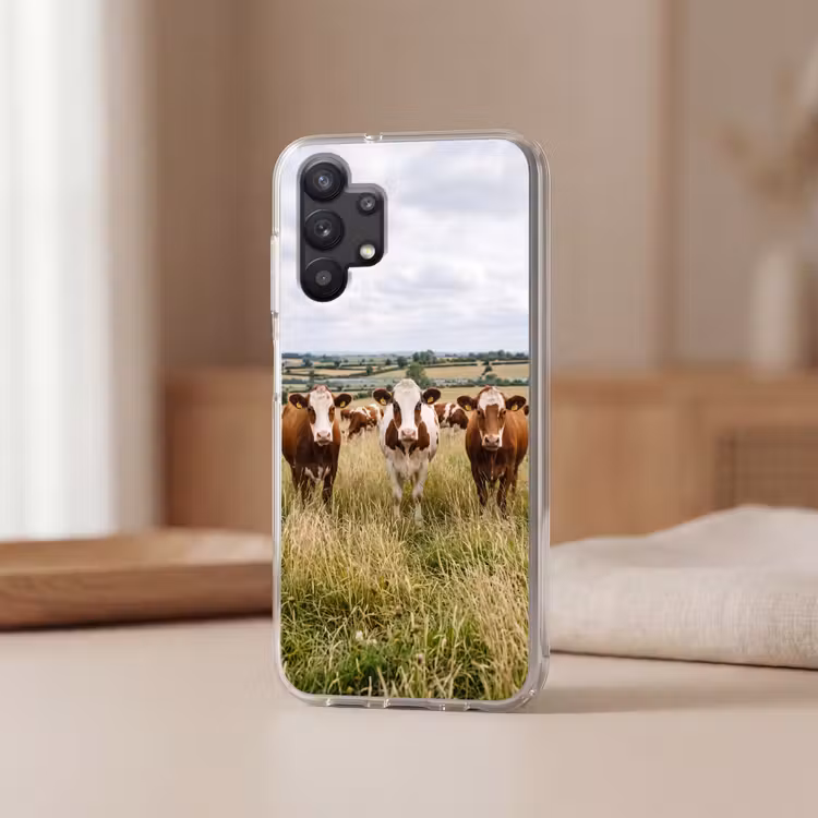 Koeien - Portret - Weide - Boerderij - Nieuwsgierig Telefoonhoesje Samsung Galaxy A32 5G klein -sfeer2