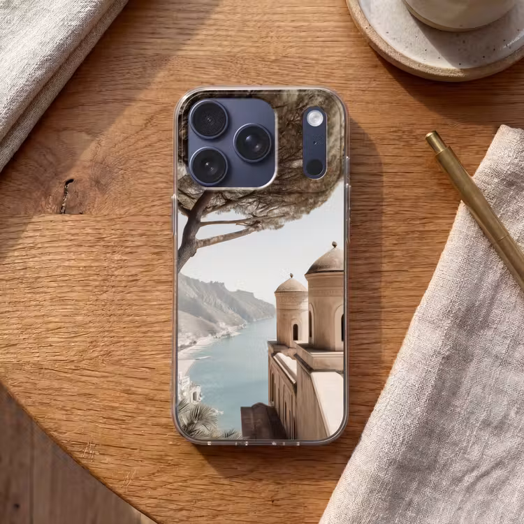 Kust - Klif - Boom - Gebouw Telefoonhoesje iPhone 17 Pro klein -sfeer1