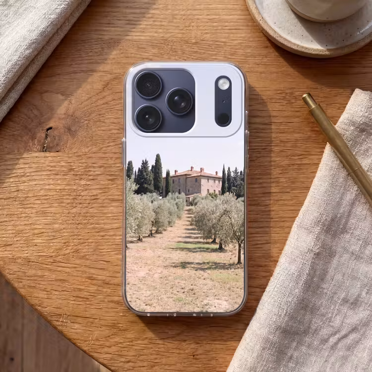 Handyhülle - Landhaus – Olivenbaum – Obstgarten - Landhuis - olijfboom - gaard Telefoonhoesje iPhone 17 Pro klein