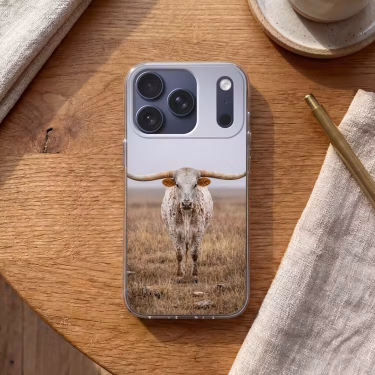 Longhorn - Grasveld - Dier Telefoonhoesje iPhone 17 Pro klein -sfeer1