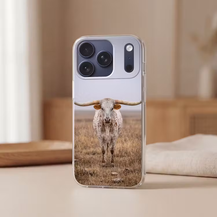 Longhorn - Grasveld - Dier Telefoonhoesje iPhone 17 Pro klein -sfeer2
