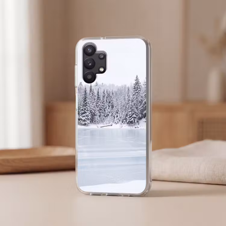 Meer - Dennen - IJs - Winter - Rustgevend Telefoonhoesje Samsung Galaxy A32 5G klein -sfeer2