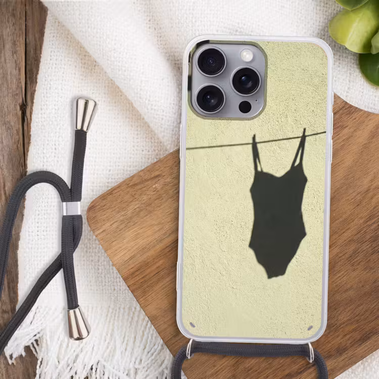 Badpak - Schaduw - Muur - Zomer - Minimalistisch Hoesje iPhone 16 Pro Max met koord klein -sfeer4