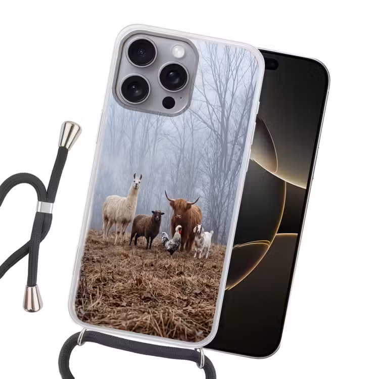 Boerderijdieren - Groep - Mist - Natuur - Rustiek Hoesje iPhone 16 Pro Max met koord klein -sfeer1