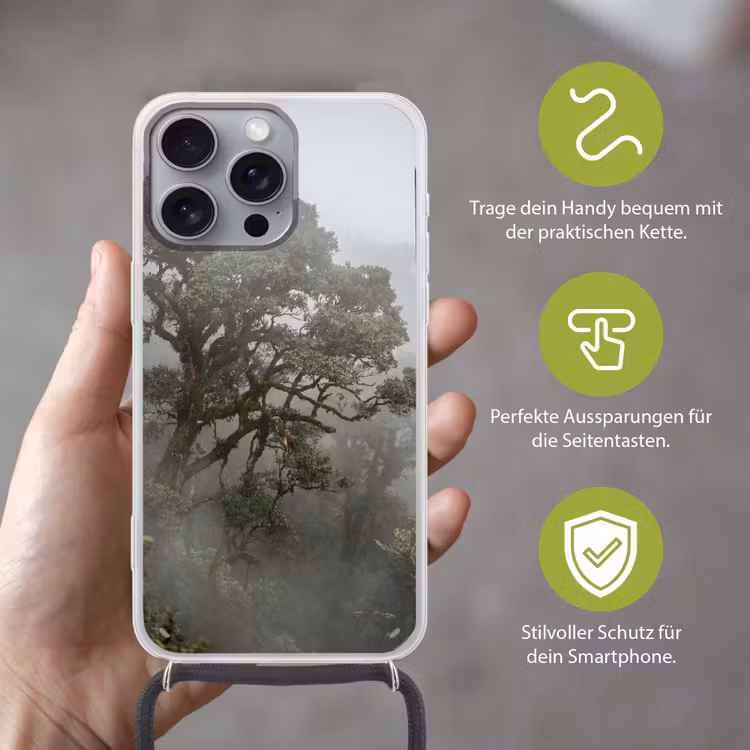 Boom - Mistig - Bos - Groen - Natuur Hoesje iPhone 16 Pro Max met koord klein -sfeer2_DE
