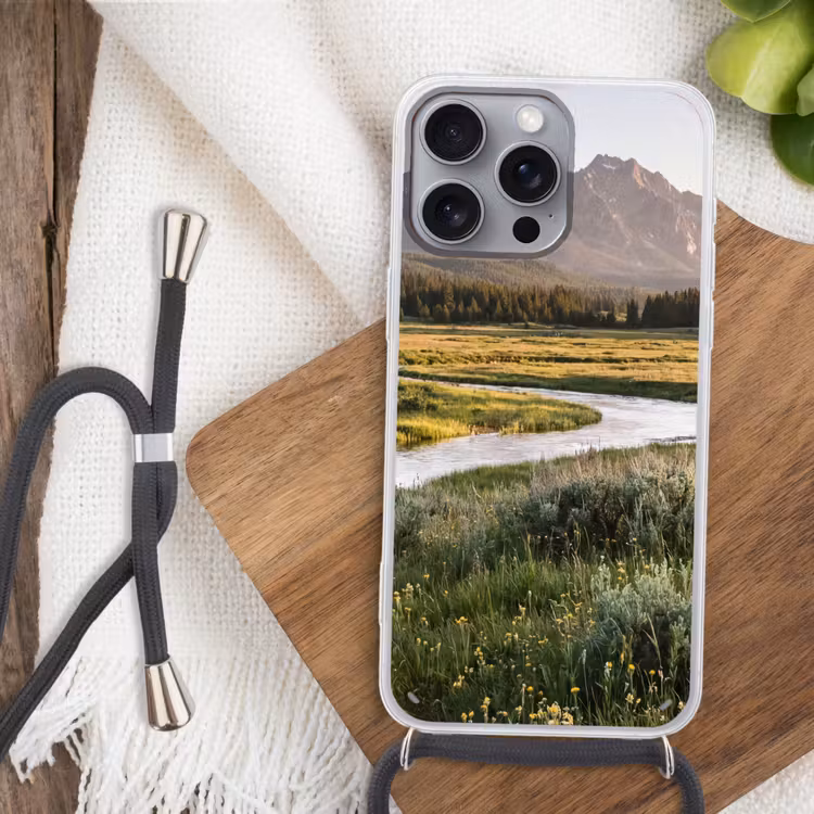 Berglandschap - Rivier - Bos Hoesje iPhone 16 Pro Max met koord klein -sfeer4