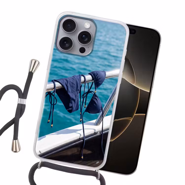 Bikini - Reling - Zee - Zomer - Blauw Hoesje iPhone 16 Pro Max met koord klein -sfeer1