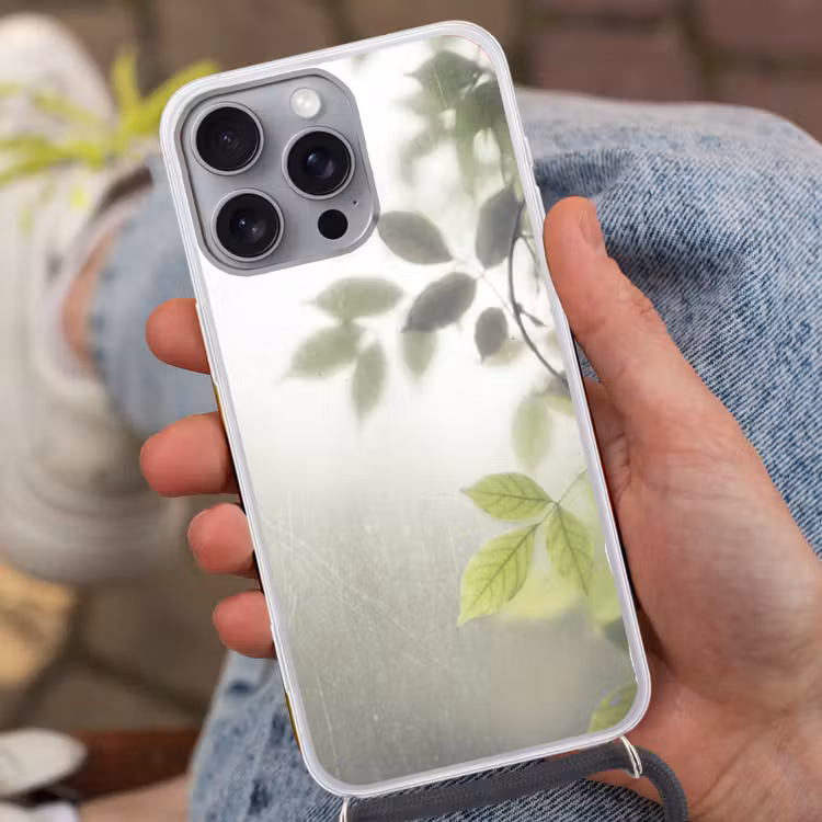 Blad - Schaduw - Natuur - Abstract - Groen Hoesje iPhone 16 Pro Max met koord klein -sfeer3