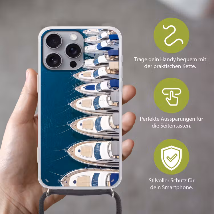 Boot - Jachthaven - Water - Zomer - Blauw Hoesje iPhone 16 Pro Max met koord klein -sfeer2_DE