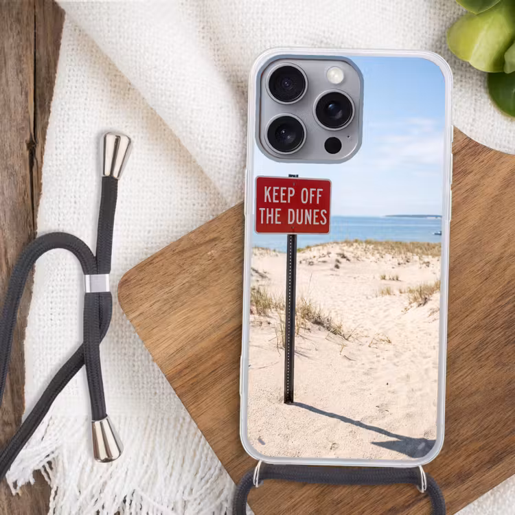 Duin - Bord - Kust - Landschap - Rood Hoesje iPhone 16 Pro Max met koord klein -sfeer4