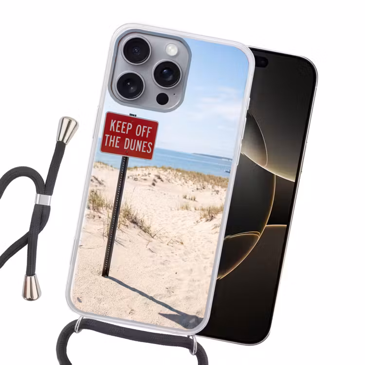 Duin - Bord - Kust - Landschap - Rood Hoesje iPhone 16 Pro Max met koord klein -sfeer1