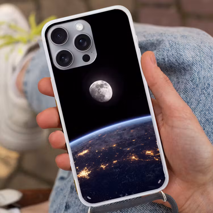 Handyhülle mit Band - Erde – Nacht – Weltraum - Aarde - Nacht - Ruimte Hoesje iPhone 16 Pro Max met koord klein