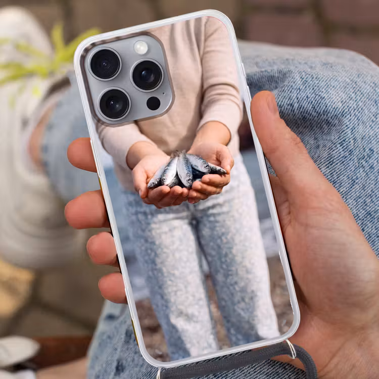 Handyhülle mit Band - Fisch – Hände – Natur - Vis - Handen - Natuur Hoesje iPhone 16 Pro Max met koord klein