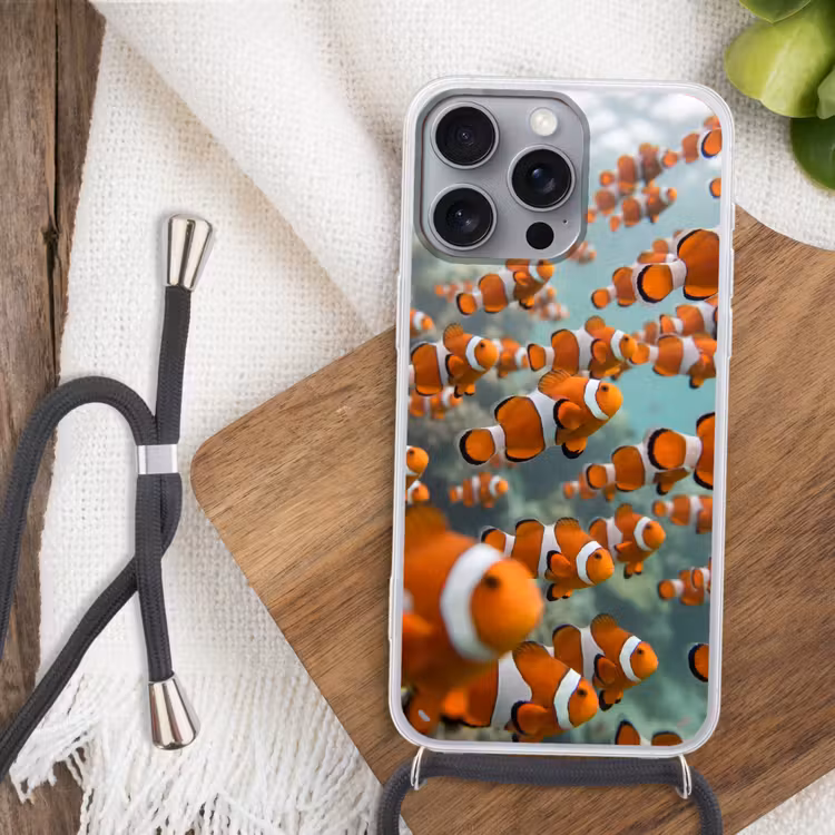 Vis - School - Onderwater - Dieren - Oranje Hoesje iPhone 16 Pro Max met koord klein -sfeer4