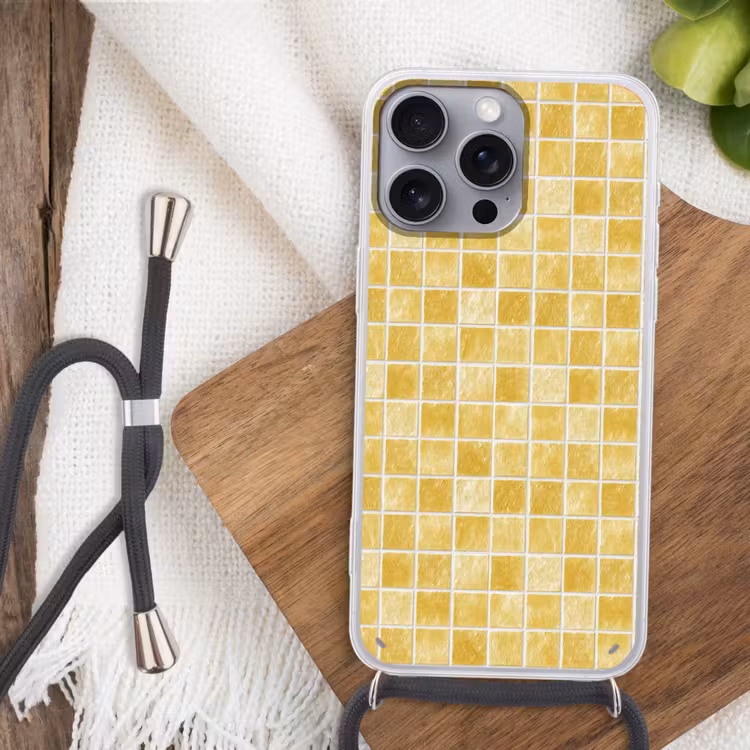 Tegels - Mozaïek - Textuur - Goudgeel Hoesje iPhone 16 Pro Max met koord klein 804 -sfeer4