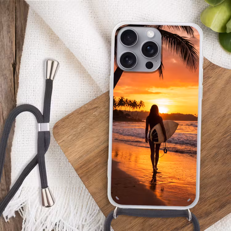 Vrouw - Surfplank - Strand - Zonsondergang - Oranje Hoesje iPhone 16 Pro Max met koord klein -sfeer4