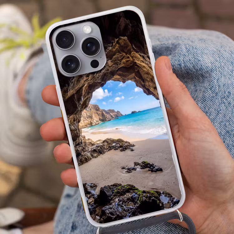 Grot - Strand - Zee - Blauw Hoesje iPhone 16 Pro Max met koord klein -sfeer3