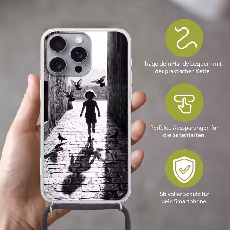 Kind - Vogel - Straat - Zwart-wit - Spelen Hoesje iPhone 16 Pro Max met koord klein -sfeer2_DE