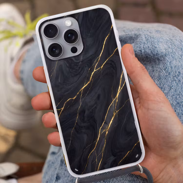 Marmer - Goudaders - Abstract - Modern - Zwart Hoesje iPhone 16 Pro Max met koord klein -sfeer3