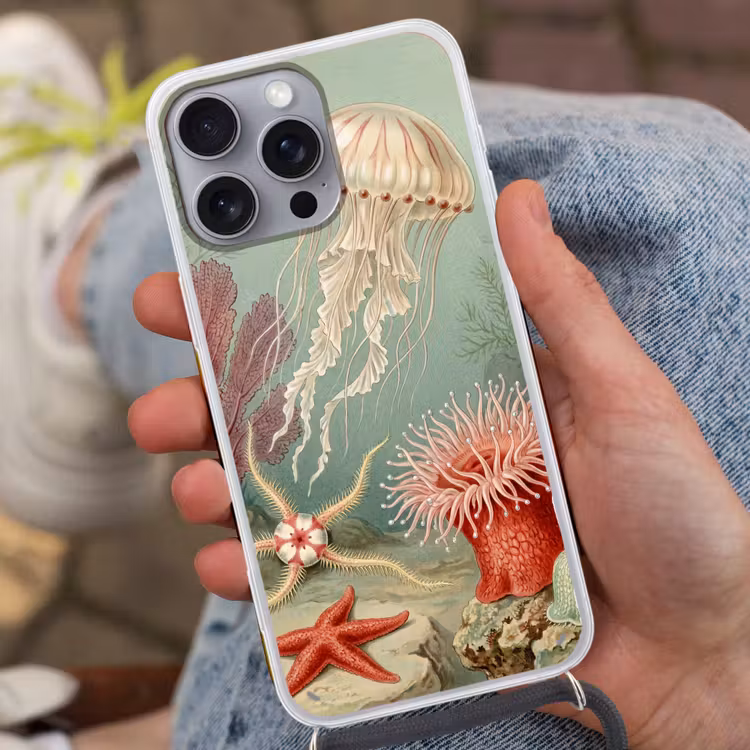 Zeeleven - Kwal - Onderwater - Illustratie - Beige Hoesje iPhone 16 Pro Max met koord klein -sfeer3