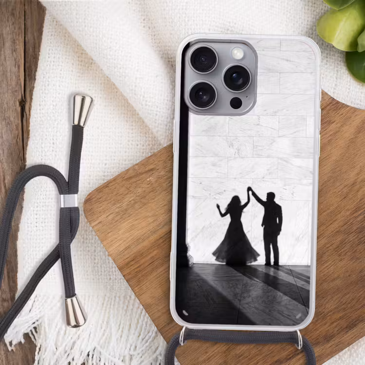Mensen - Schaduw - Dans - Zwart-wit - Liefde Hoesje iPhone 16 Pro Max met koord klein -sfeer4