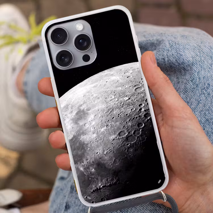 Handyhülle mit Band - Mond – Krater – Weltraum - Maan - Kraters - Ruimte Hoesje iPhone 16 Pro Max met koord klein