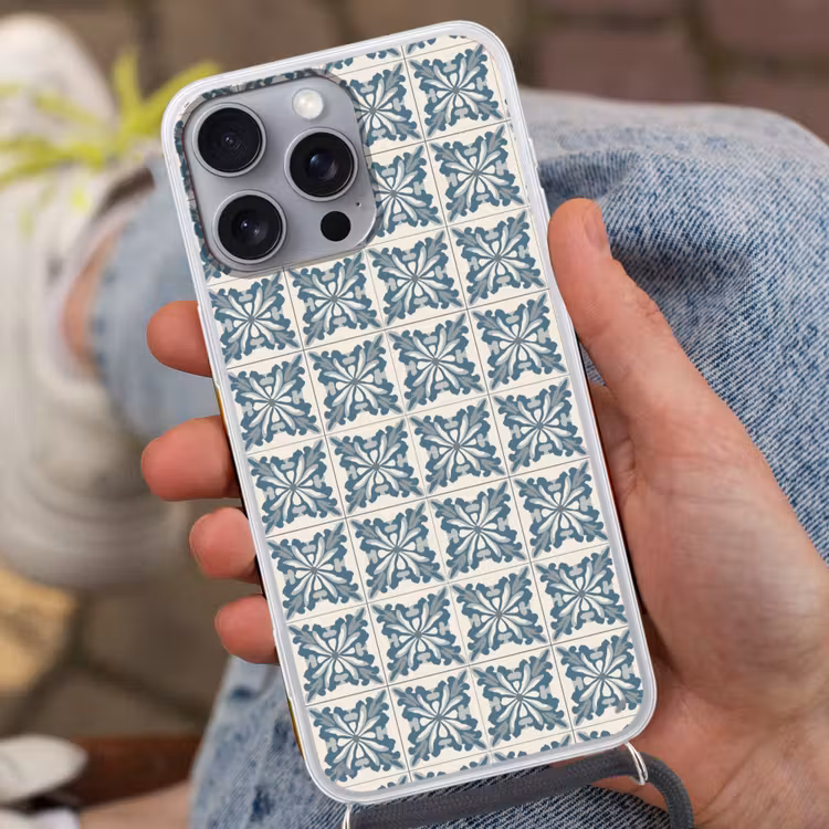 Dessin - Tegel - Blauw Hoesje iPhone 16 Pro Max met koord klein 804 -sfeer3