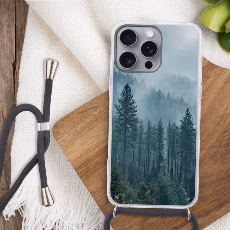 Naaldwoud - Bergen - Mist Hoesje iPhone 16 Pro Max met koord klein -sfeer4