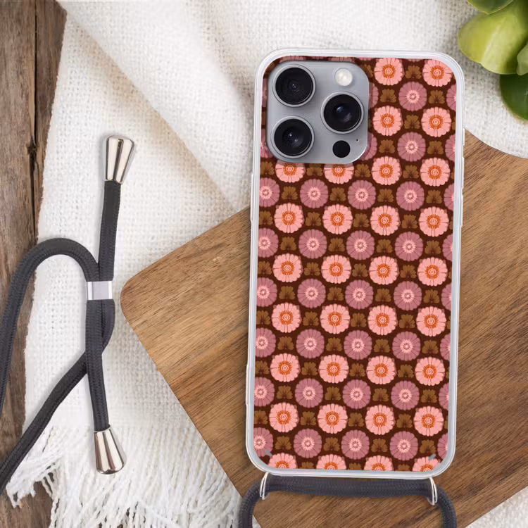 Retro - Madelief - Roze Hoesje iPhone 16 Pro Max met koord klein 804 -sfeer4