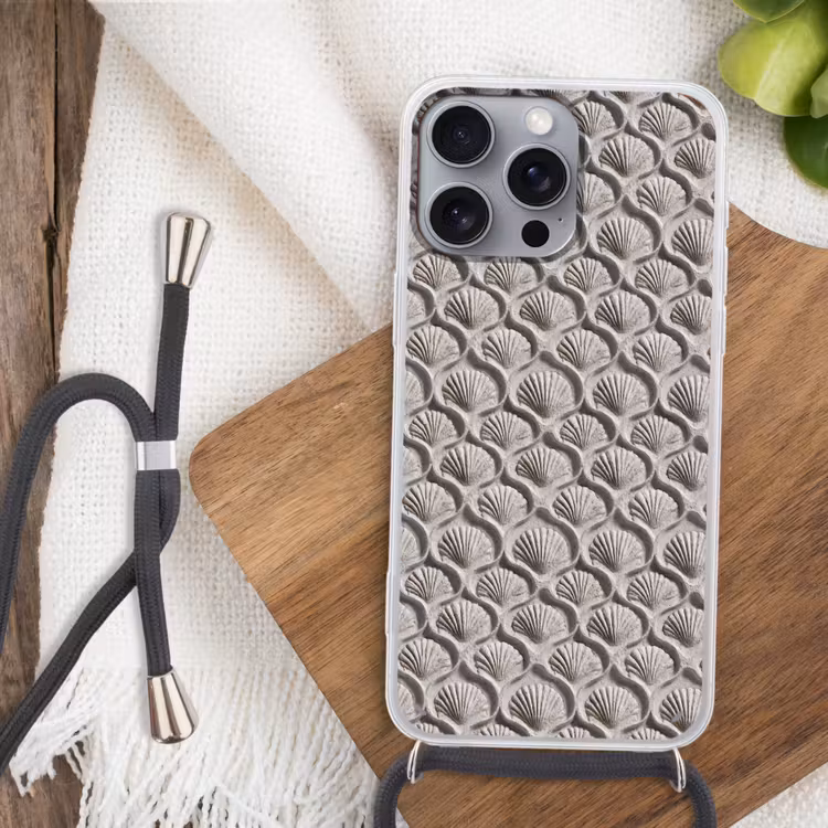 Zand - Schelpenvorm - Grijs Hoesje iPhone 16 Pro Max met koord klein 804 -sfeer4