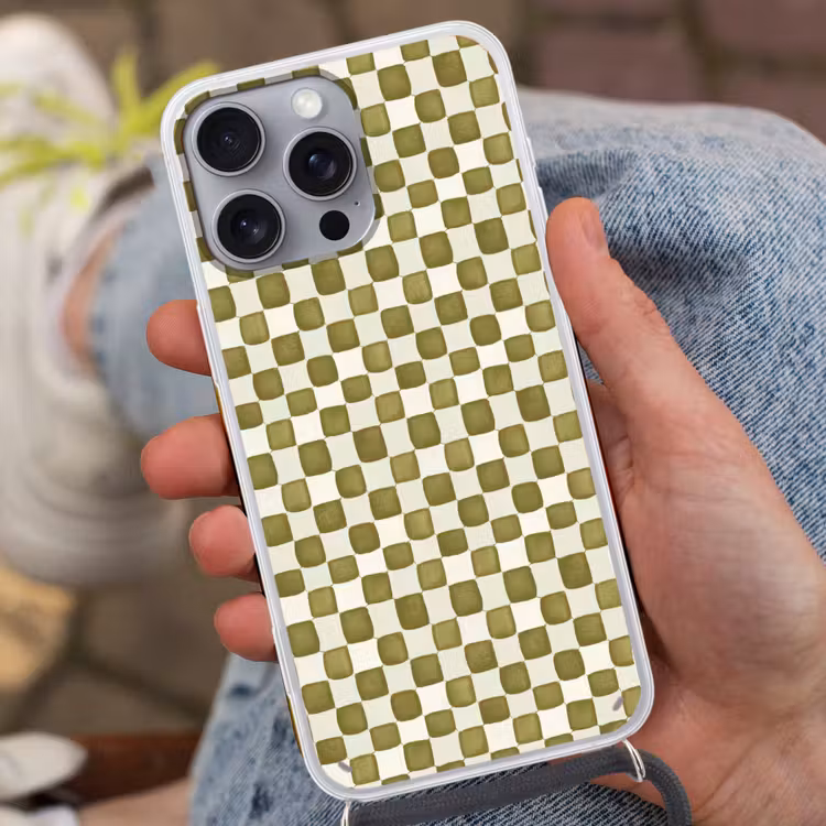 Schaak - Patroon - Groen Hoesje iPhone 16 Pro Max met koord klein 804 -sfeer3