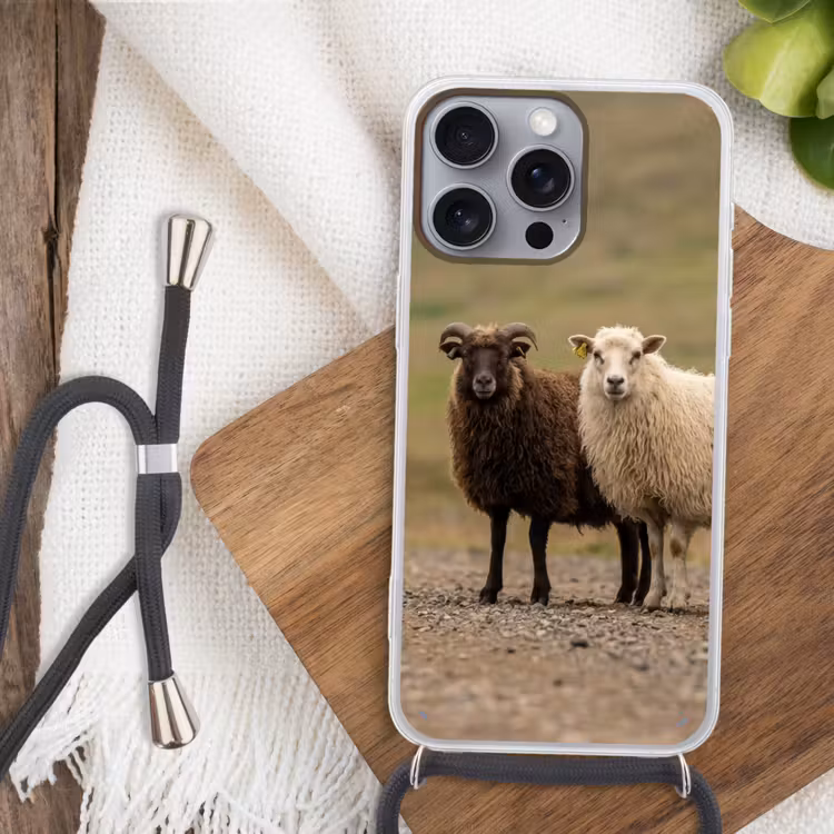 Schapen - Bruin - Wit - Grindpad Hoesje iPhone 16 Pro Max met koord klein -sfeer4