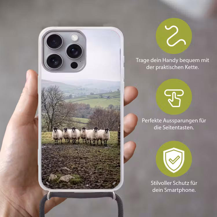 Schapen - Rij - Weide - Dieren - Platteland Hoesje iPhone 16 Pro Max met koord klein -sfeer2_DE