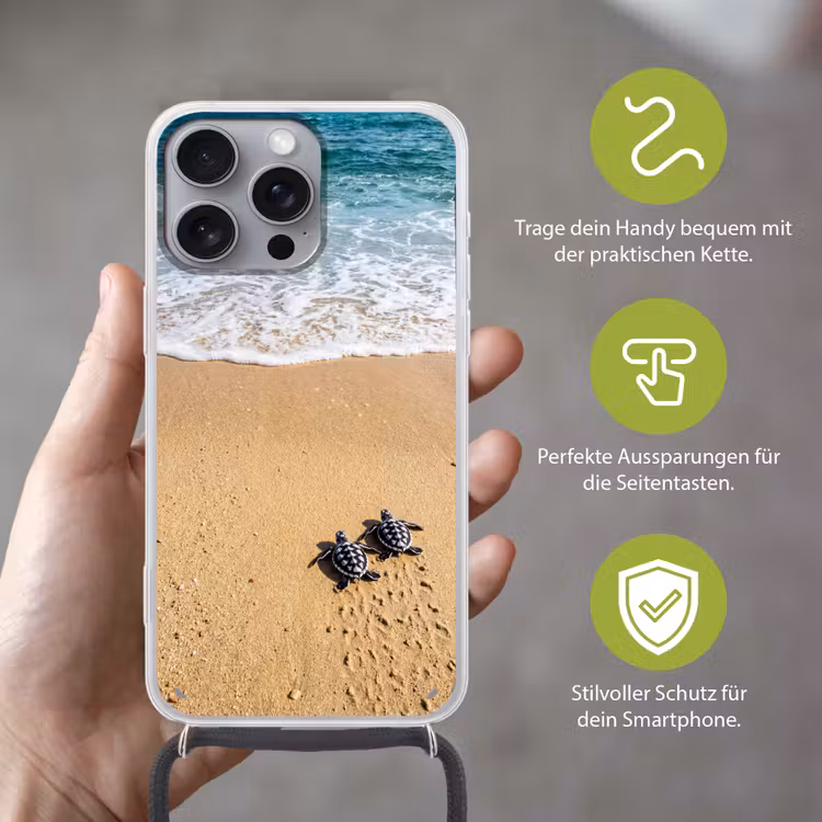 Schildpad - Jong - Strand - Oceaan - Blauw Hoesje iPhone 16 Pro Max met koord klein -sfeer2_DE