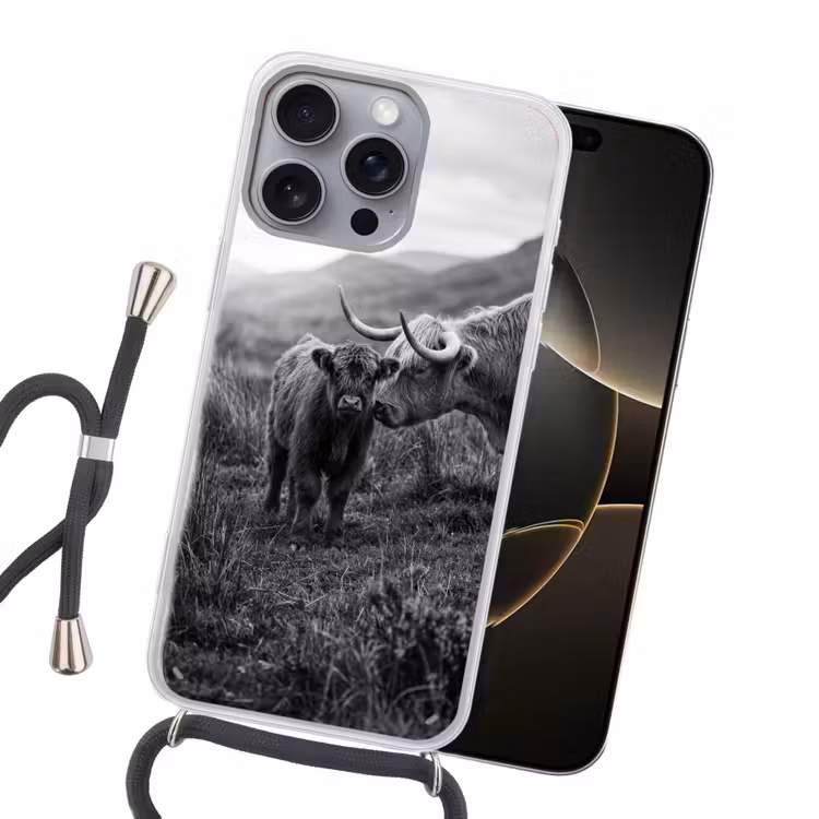 Schotse hooglander - Kalf - Zwart - Wit Hoesje iPhone 16 Pro Max met koord klein -sfeer1