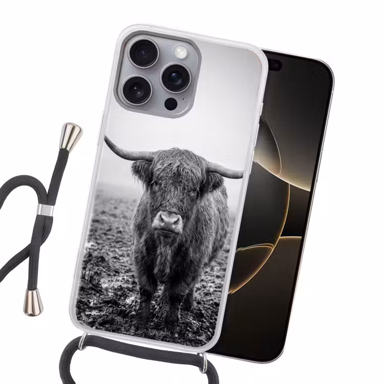 Schotse hooglander - Zwart - Wit - Gras Hoesje iPhone 16 Pro Max met koord klein -sfeer1