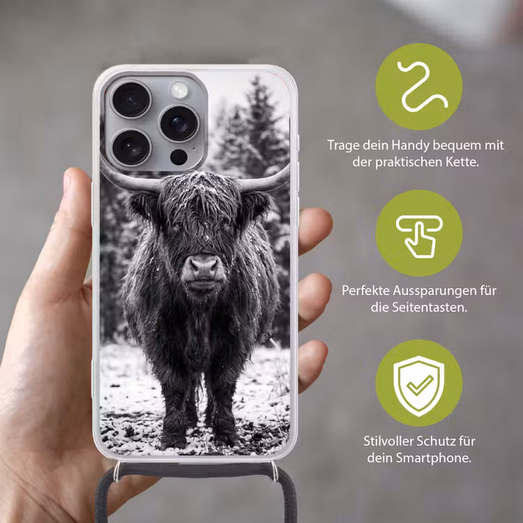 Schotse hooglander - Zwart - Wit - Sneeuwvlokken Hoesje iPhone 16 Pro Max met koord klein -sfeer2_DE