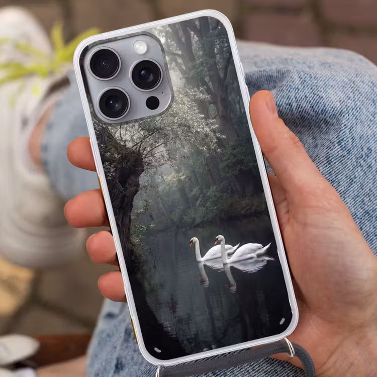 Zwanen - Rivier - Bos Hoesje iPhone 16 Pro Max met koord klein -sfeer3