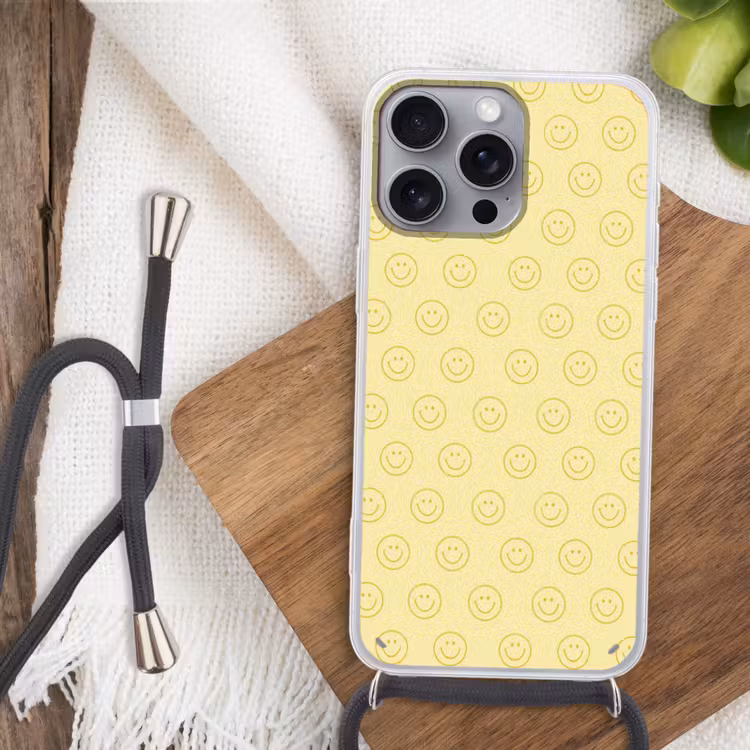 Smileys - Patroon - Retro - Zachtgeel Hoesje iPhone 16 Pro Max met koord klein 804 -sfeer4